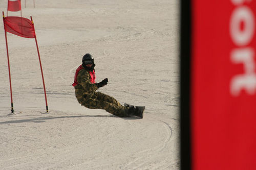 第六届绿野滑雪烧包大会在京落幕