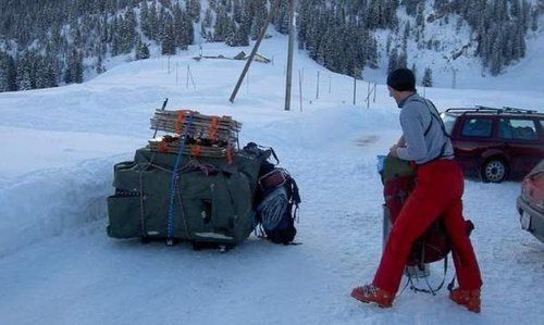登山爱好者疯狂派对：雪山顶上裸浴