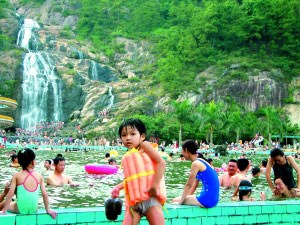 暑假省钱走四方 知名景点尽收眼底